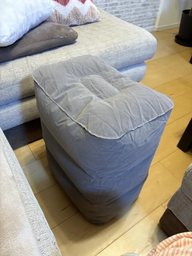 飛行機 フットレスト 100均