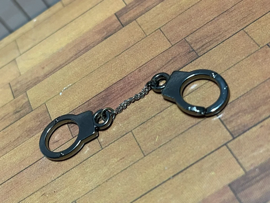 100均のおもちゃの手錠はオンラインでも購入できますか?